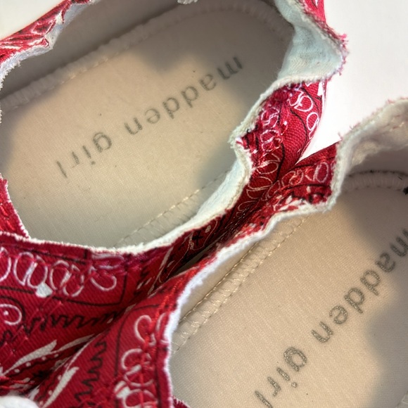 Madden Girl Marisa Red Bandana Print Canvas Scrunch-back Sneakers Sz 7.5 NEW - Picture 10 of 12